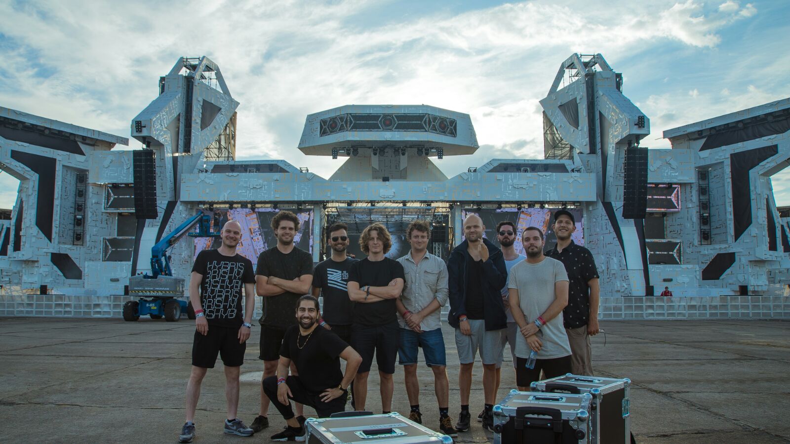 noisia_crew_photo_letitroll.JPG