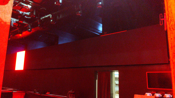 You can see the red from another section spill onto this 1px as well.